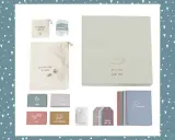 Baby-Erinnerungsbox mit kleinen Beuteln, Karten für erste Meilensteine und Fotos. Ideal zum Aufbewahren von Erinnerungen, wie z.B. geldscheine falten geburt.