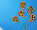 Bunte Luftballons aus Papier, ideal zum Basteln für Fasching mit Kleinkindern.