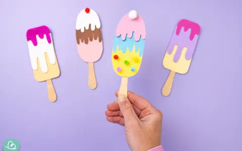 Bunte Eis-Bastelvorlagen: vier selbstgemachte Eis am Stiel aus Papier, dekoriert mit Glitzer und Pompons.