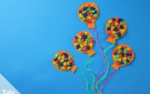 Bunte Luftballons aus Papier, ideal zum Basteln für Fasching mit Kleinkindern.
