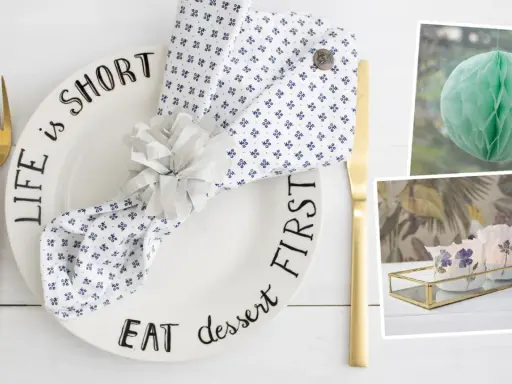 Tischdeko mit Teller "Life is short, eat dessert first", Serviettenring und Kerzen. Ideen zum **Wellen basteln** für eine festliche Tafel.